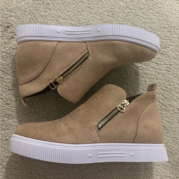 Women’s ankle boots. Beige, size 8. Never worn - Picture 2 of 4